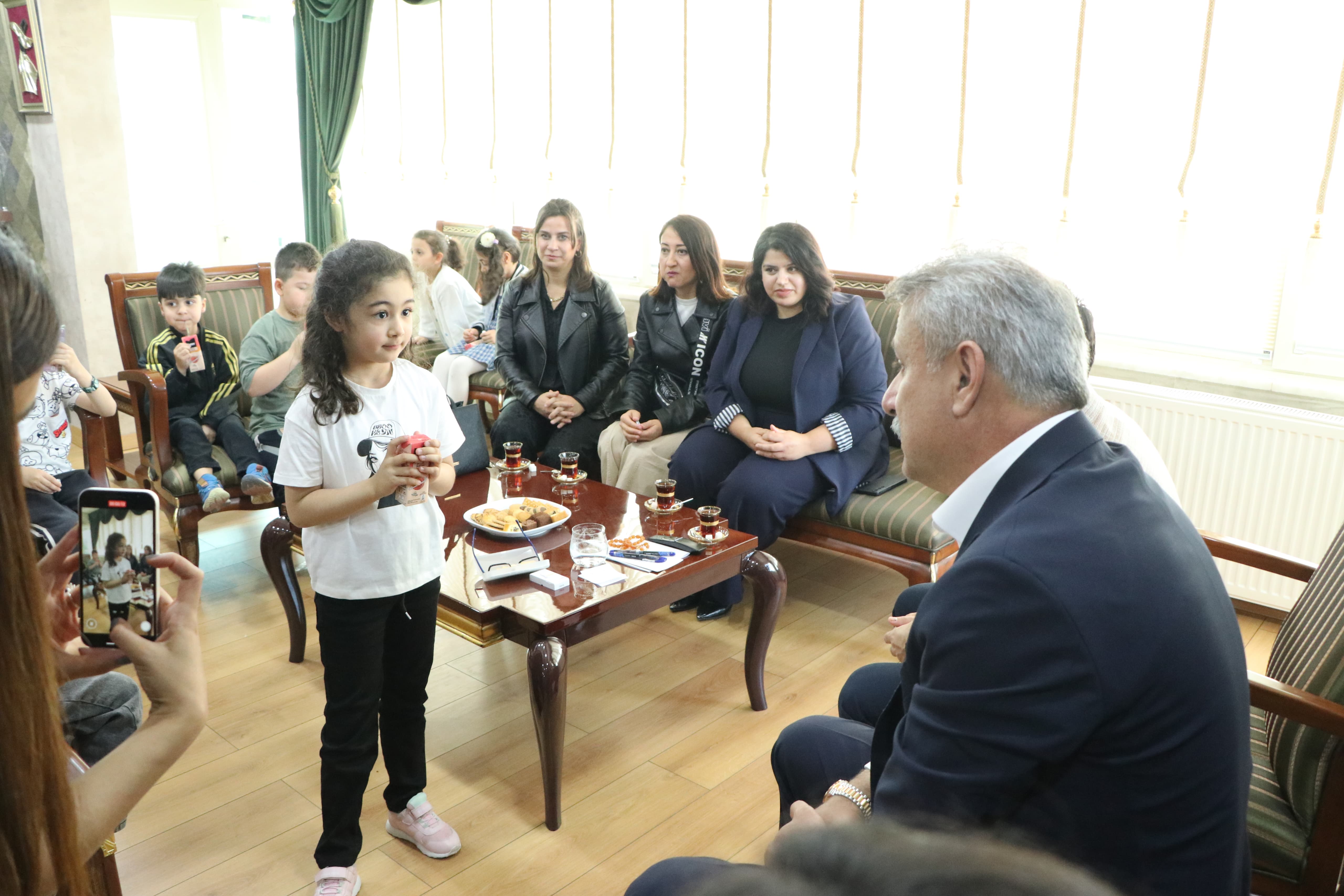 bahceseh-r-kolej-anaokulu-ogrenc-ler-beled-yem-ze-renk-katti